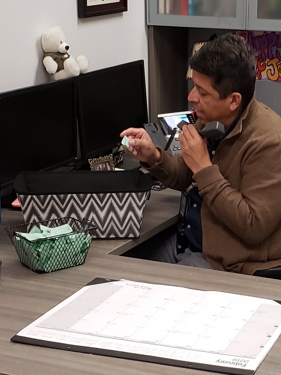 SAguirre_RES's tweet photo. Our Buffalo Team raffling daily prizes and treating scholars to root beer🍦floats! Scholars were EXCITED to be a part of intersession activities! #BuffaloStrong #TeamSISD #EveryOneMovesForward https://t.co/JthJLQQHyW