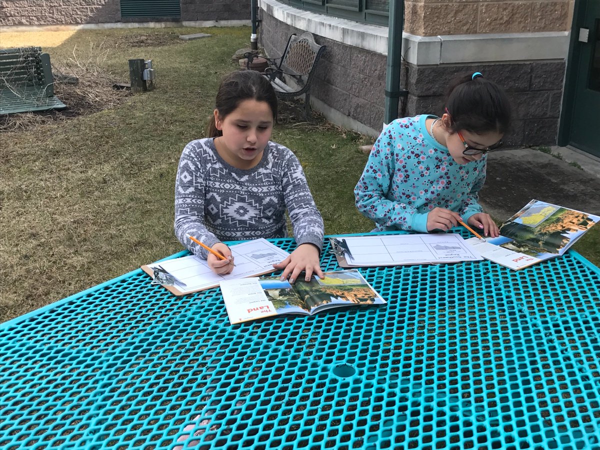 MrsVeneziano53's tweet photo. Enjoying the weather in the Outdoor Learning Center while researching The Southwest Region! @MrBirdCH #room53 #springtime #warmweather https://t.co/FnfzgX4x7E