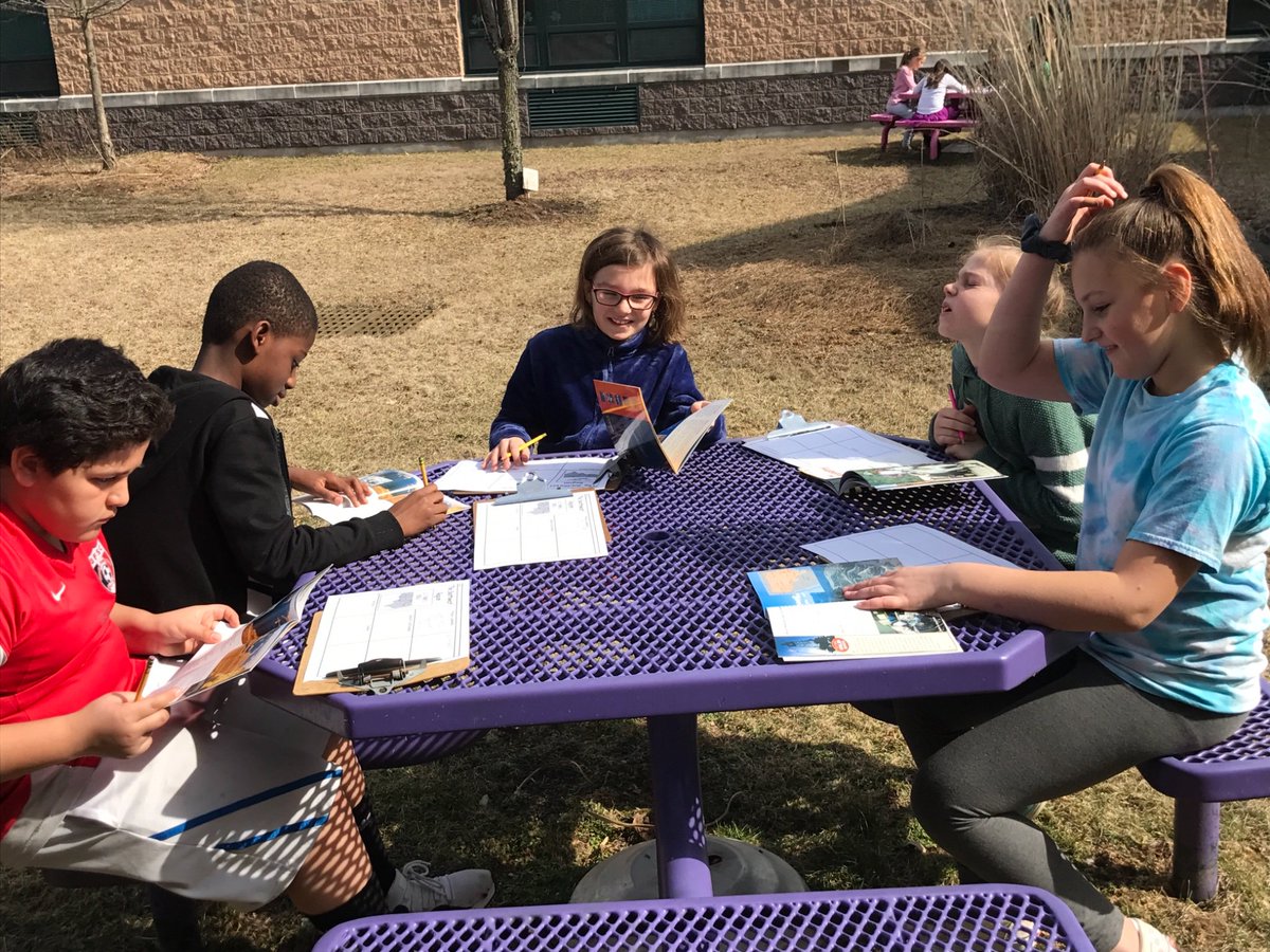 MrsVeneziano53's tweet photo. Enjoying the weather in the Outdoor Learning Center while researching The Southwest Region! @MrBirdCH #room53 #springtime #warmweather https://t.co/FnfzgX4x7E