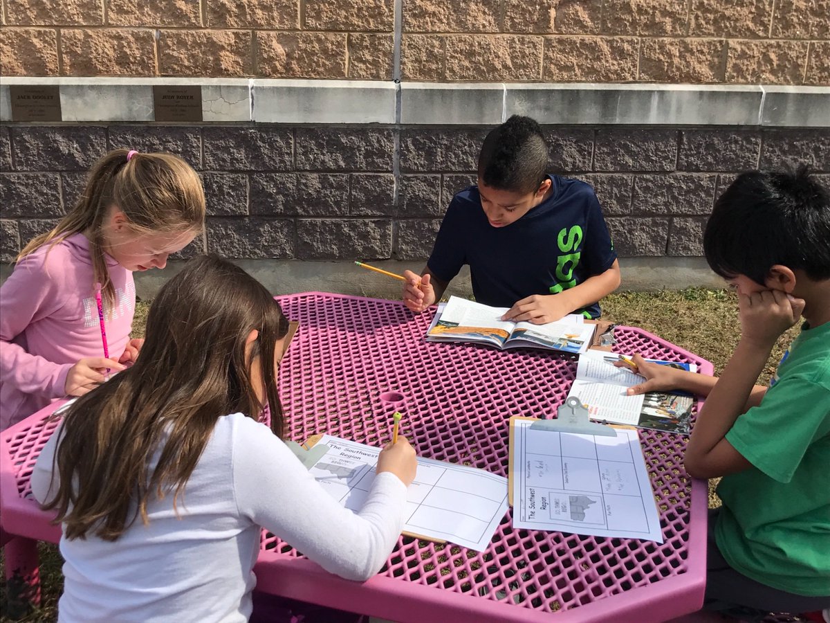 MrsVeneziano53's tweet photo. Enjoying the weather in the Outdoor Learning Center while researching The Southwest Region! @MrBirdCH #room53 #springtime #warmweather https://t.co/FnfzgX4x7E