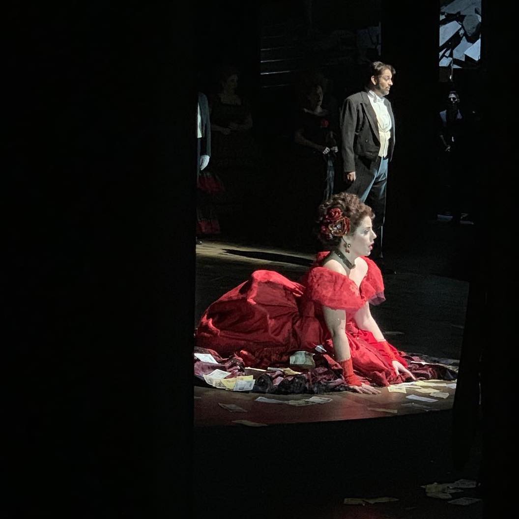 Another fantastic review of #LaTraviata <a href="/LyricOpera/">Lyric Opera of Chicago</a>, with well-deserved focus on soprano <a href="/emilybirsan/">Emily Birsan</a> who has stepped up for the role of Violetta wonderfully. The final two performances are Saturday, March 16 and Friday, March 22. hpherald.com/2019/03/06/the…