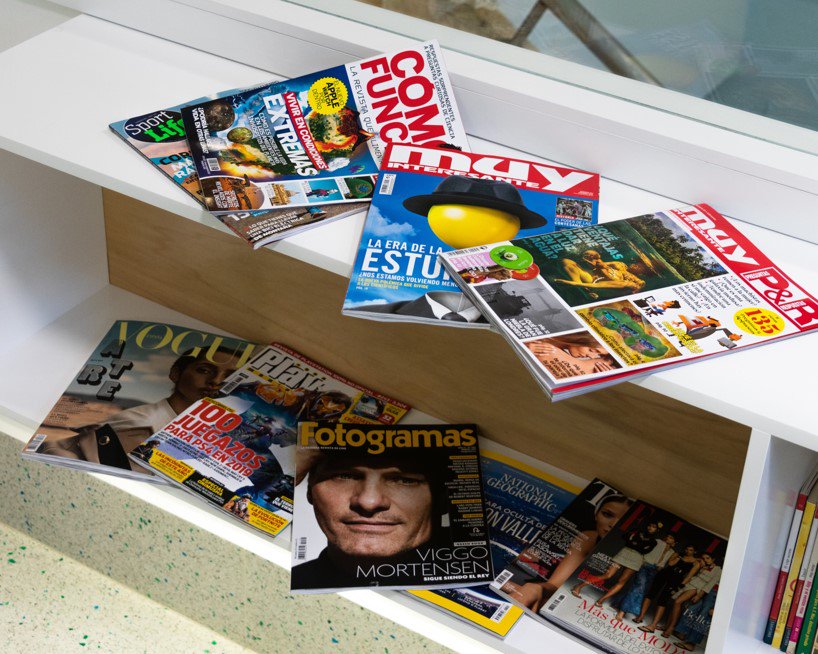 Muchas veces es como si el tiempo transcurriera más despacio en los hospitales, por eso es vital tener una amplia oferta de lecturas para mantenerse entretenido y, de paso, aprender cosas nuevas 📚.
.
.
.
#Picoftheday #FundacionCaico #Caico #Cancer