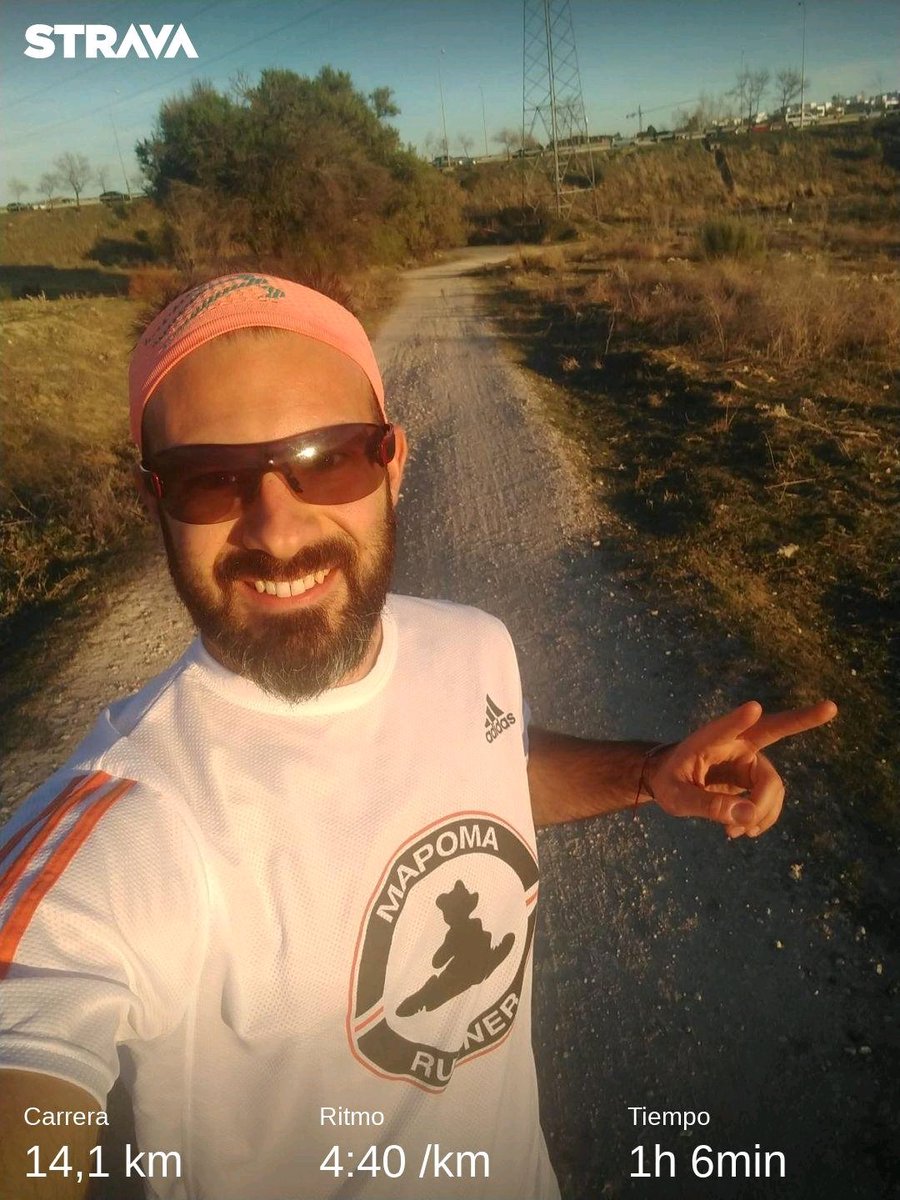 Torres_Run's tweet image. Cuando sales a trotar por el campo disfrutando del atardecer, haciendo fotos... y de repente te das cuenta que estás a 7 km de casa en medio del campo y se hace de noche... La mejor forma de probar la cintilla!  #MAPOMArunners