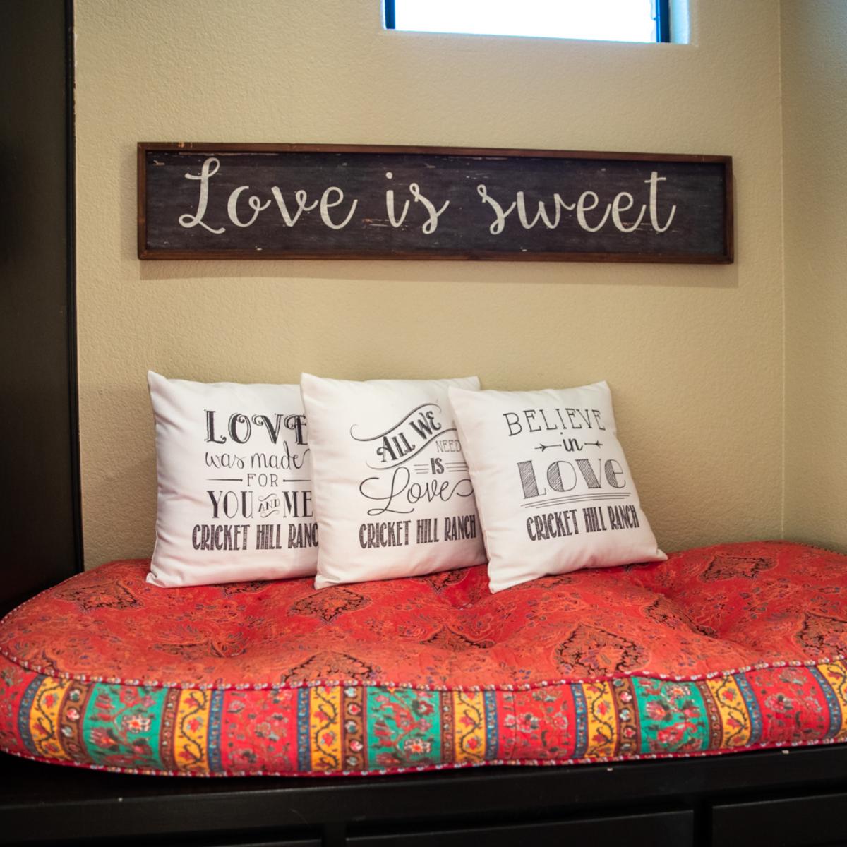 cricket_hill's tweet photo. We've built comfort into every corner. #hillcountryweddings #drippingsprings #ranchweddings #austinweddingmagazine #austinbride https://t.co/jTiQTXyL6I