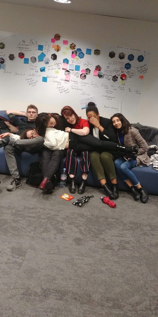 ECSParis's tweet photo. C’est la fin de l’#hackathon pour nos étudiants du M2 com’ DIGIT.
En attendant le verdict final, nos étudiants attendent dans la bonne humeur 😆
#LiveECS #TeamECS https://t.co/glwJxeXdJ7