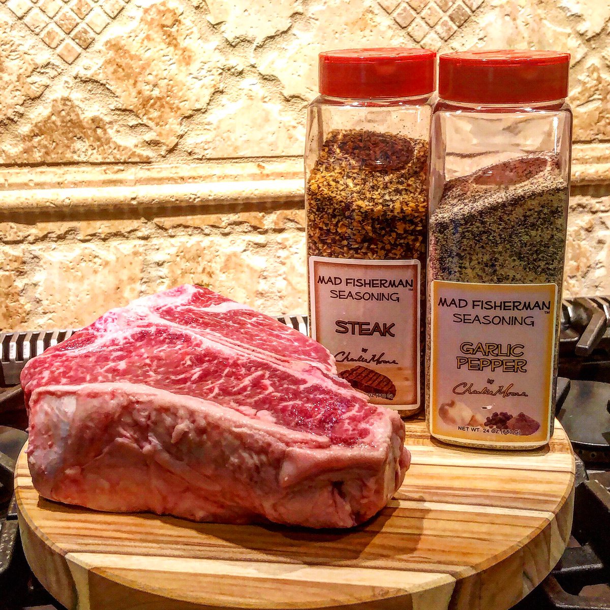 MadFishSpices's tweet photo. Now that’s a steak! 🥩 🤯🤤
A 48oz Porterhouse to be exact 🤓
#48oz #48ozporterhouse #porterhousesteak #steak #meat #foodie #MFspices #MadCook #CookMF https://t.co/kJdfYDtL5a