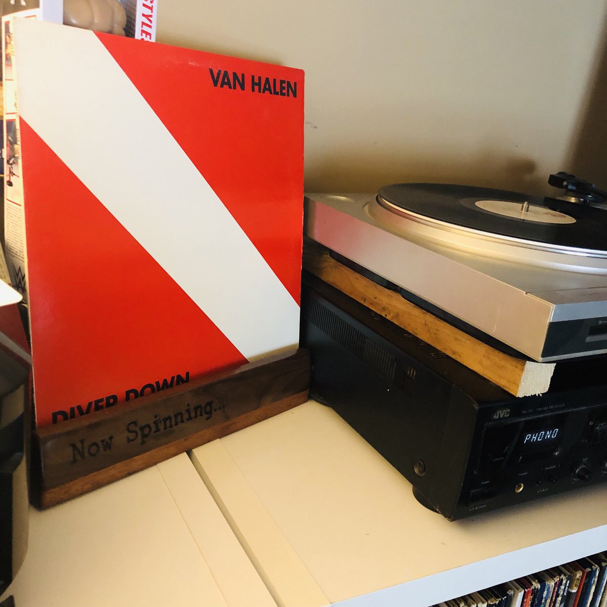 BriansVinylRec's tweet photo. Time for a covers album from @vanhalen
Album: Diver Down - 1982
#nowspinning #recordcollection #vinylcollection #vinyl #vinylcollectionpost #vinyljunkie #records #vinylcommunity #vinylrecords #nowplaying #vinylsecretsociety #vinylporn #vinylblog #vinyllovers #vinyladdict #covers https://t.co/vNRL5W9p3y