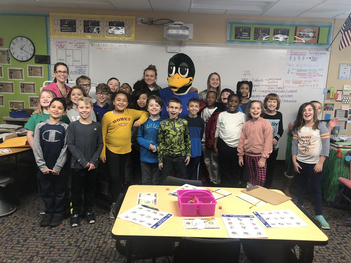 fblapc's tweet photo. Teaching the importance of Saving at @PathfinderElem alongside @PVBank. Savings goals, Bingo, &amp; more! @PCHSHalls @PCHSprincipals @PlatteCountyR3 @DrMikeReik https://t.co/EdJn9aGw2h