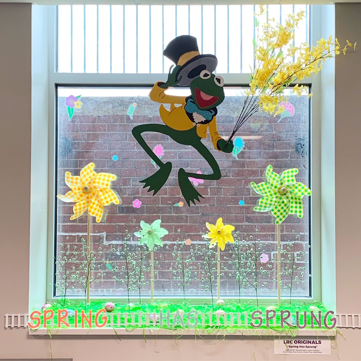 mu_lrc's tweet photo. New window scene for a new season. We’re hoping the weather stays this way! ☀️🌷🌼 #classroomdecor #spring #LRCoriginals https://t.co/au3UJkpbyt
