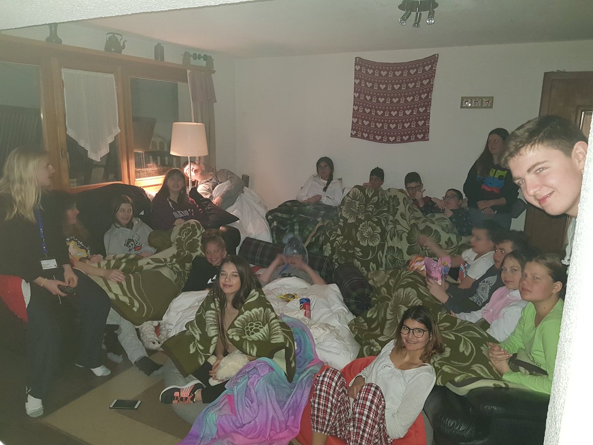 LeedsChildren's tweet photo. Today at #tackerscamp has been a blizard but that hasnt stopped the kids having an awesome day...skiing, snowball fights, heated swimming pools, arts and crafts and now movie night.
#transplantcamp #togiveistolove #Tackers
@Leeds_Childrens https://t.co/ChbOQhCr24