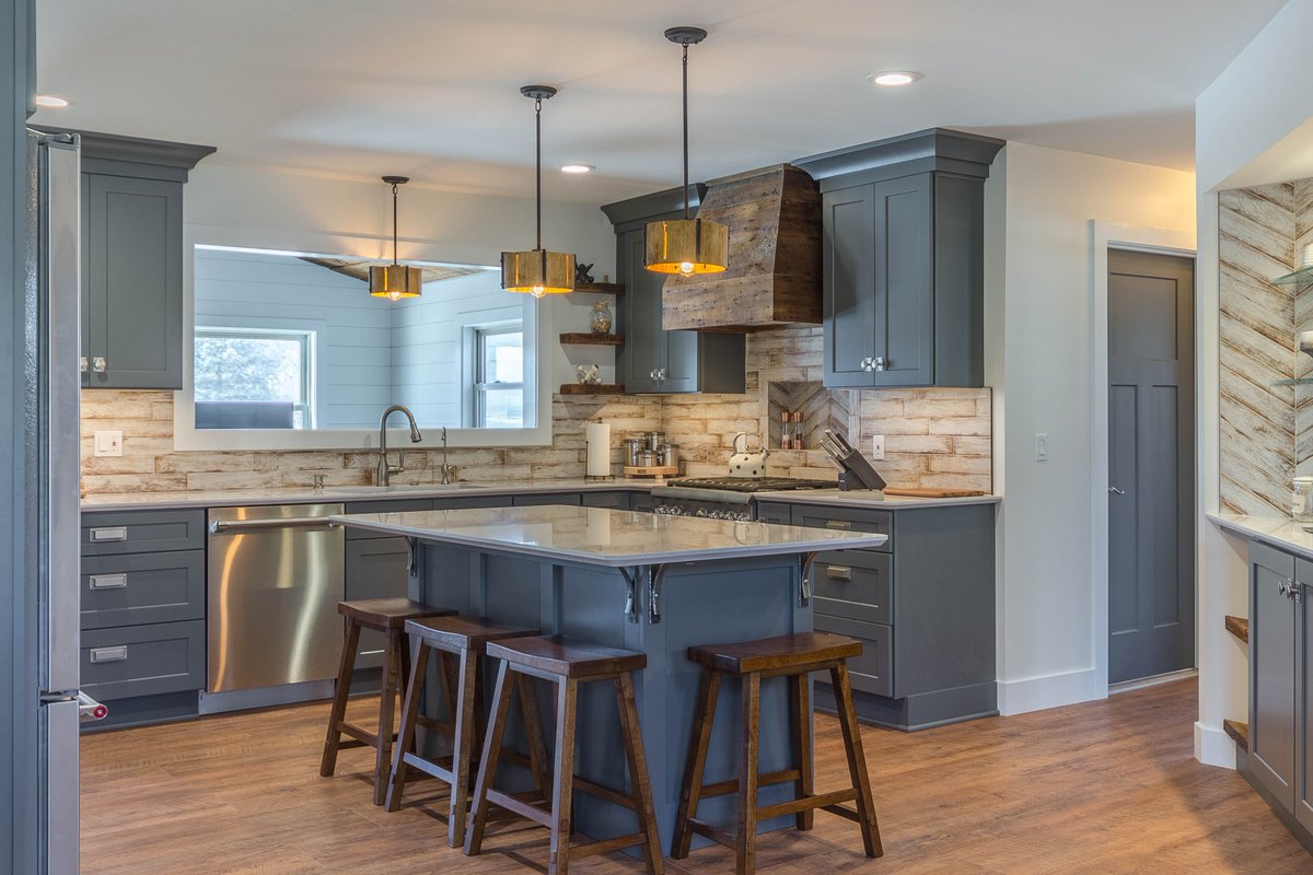 Beautiful custom lake house kitchen! 
#kitchens #custom #renovation #trendy #bespoke #coolkitchens #bigkitchens #kitchengoals #homestyle #housegoals #kitchendesign #kitchendesigner #brightonmi #michiganbased #familyowned #metrodetroit #interiorphotography #dreamkitchen