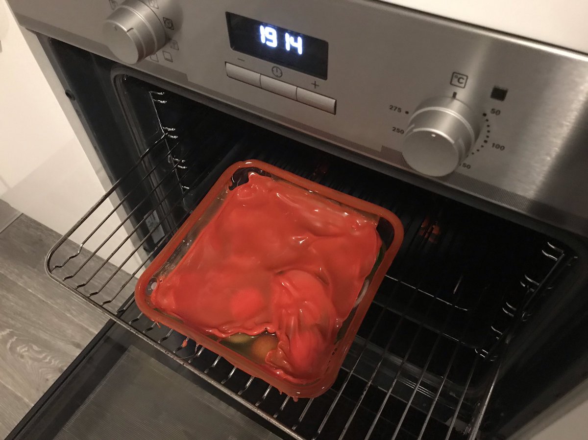 lovedbylaurac's tweet photo. Turns out the lid on my Pyrex dish was not oven proof 🤦🏻‍♀️ #noteaforme #MmmMeltedPlastic https://t.co/OFnlXxedjP