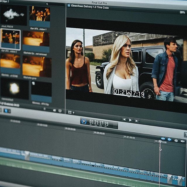 SteelHousePic's tweet photo. Final Cut Pro x or Premier Pro?? 🤔 What do you guys like more? 🎬
.
.
.
#clowntown #studiotime #editors #editingsystem #editingskills #finalcutprox #actorslife #behindthescenes #movieedits #movieediting #filmmakers #filmmaking #editingbay #directorsli… https://t.co/zC6mB0JztY https://t.co/yEtNAQS0QV