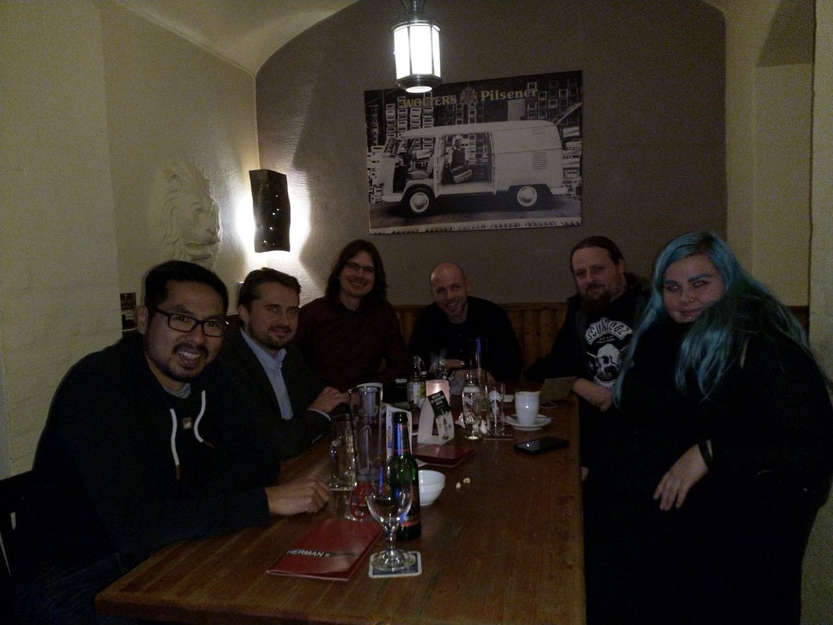 ithubbs's tweet photo. Erstes Treffen - vielen lieben Dank und uns viel Erfolg!! #teaser #wasPassiertDa #freutEuchDrauf https://t.co/8zb8t0Ngig