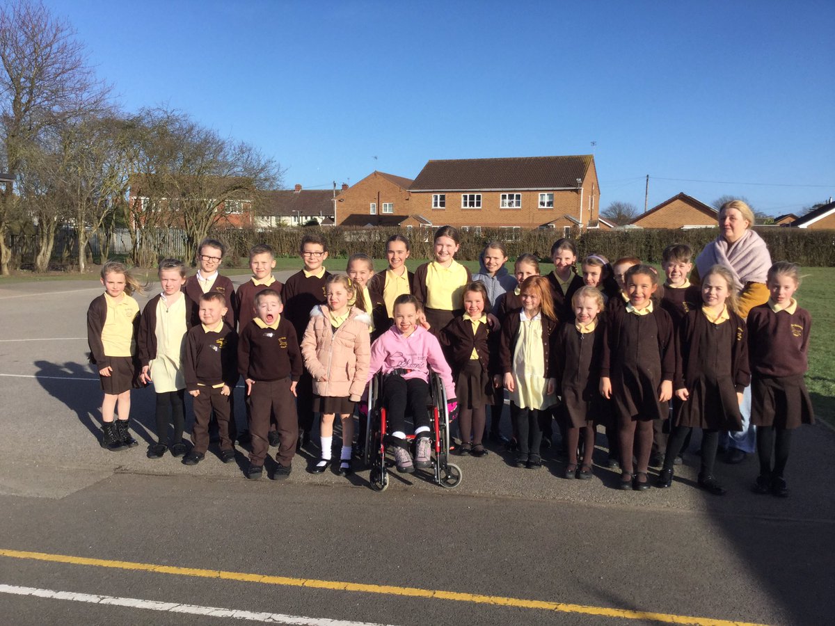 TheRichmondPri's tweet photo. A sunny afternoon at #AfterSchoolHomeworkClub #OutdoorLearning #TeamRichmond https://t.co/kaVdKou6i9
