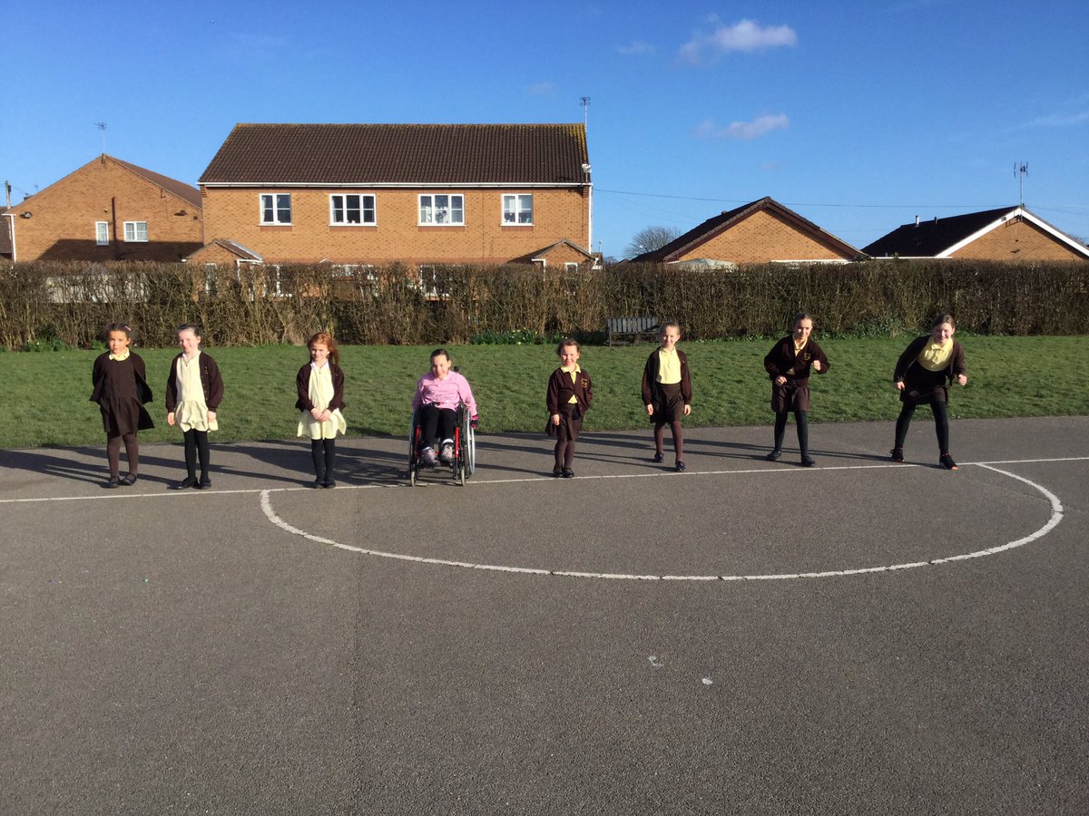 TheRichmondPri's tweet photo. A sunny afternoon at #AfterSchoolHomeworkClub #OutdoorLearning #TeamRichmond https://t.co/kaVdKou6i9