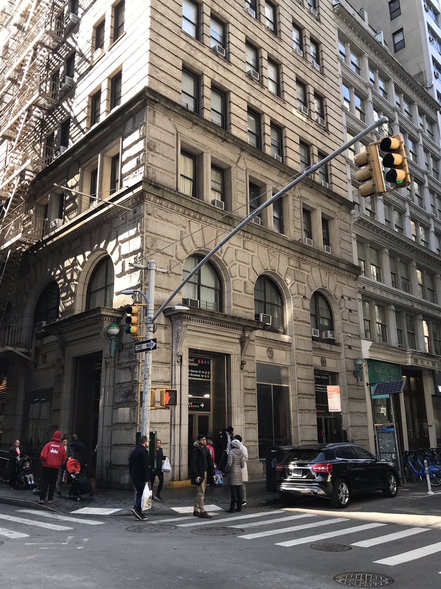 chrisalanjones's tweet photo. Hey @FieldNotesBrand, I made the trip to 141 William Street. Tried to make an appointment with Elizabeth Beadle but she didn’t have an opening until November 31st. https://t.co/Xi04hvk28q