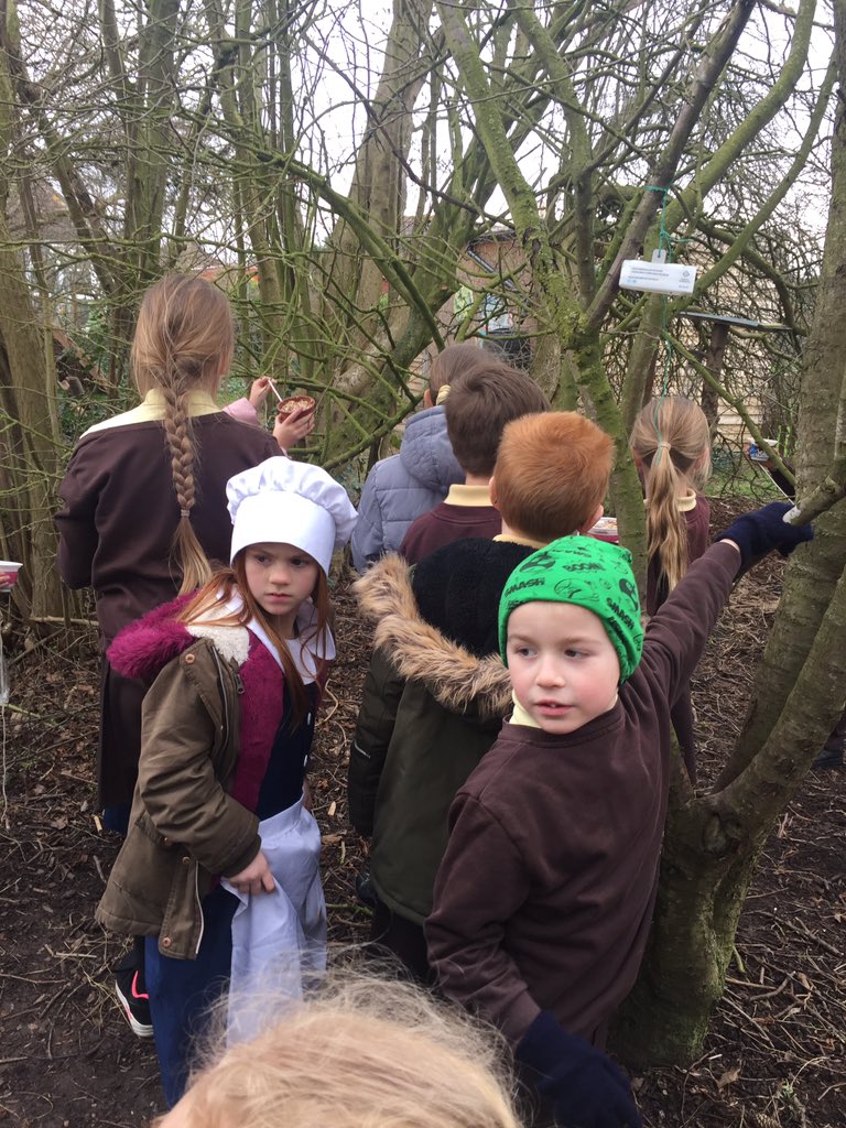 TheRichmondPri's tweet photo. Remember when #AfterSchoolHomeworkClub made bird feeders? We eventually took them out to the #ForestSchool area! #OutdoorLearning caring for the #Wildlife around us. @gibpoint @ecocentrepaul @BirdLife_News https://t.co/N6gYapAzNA