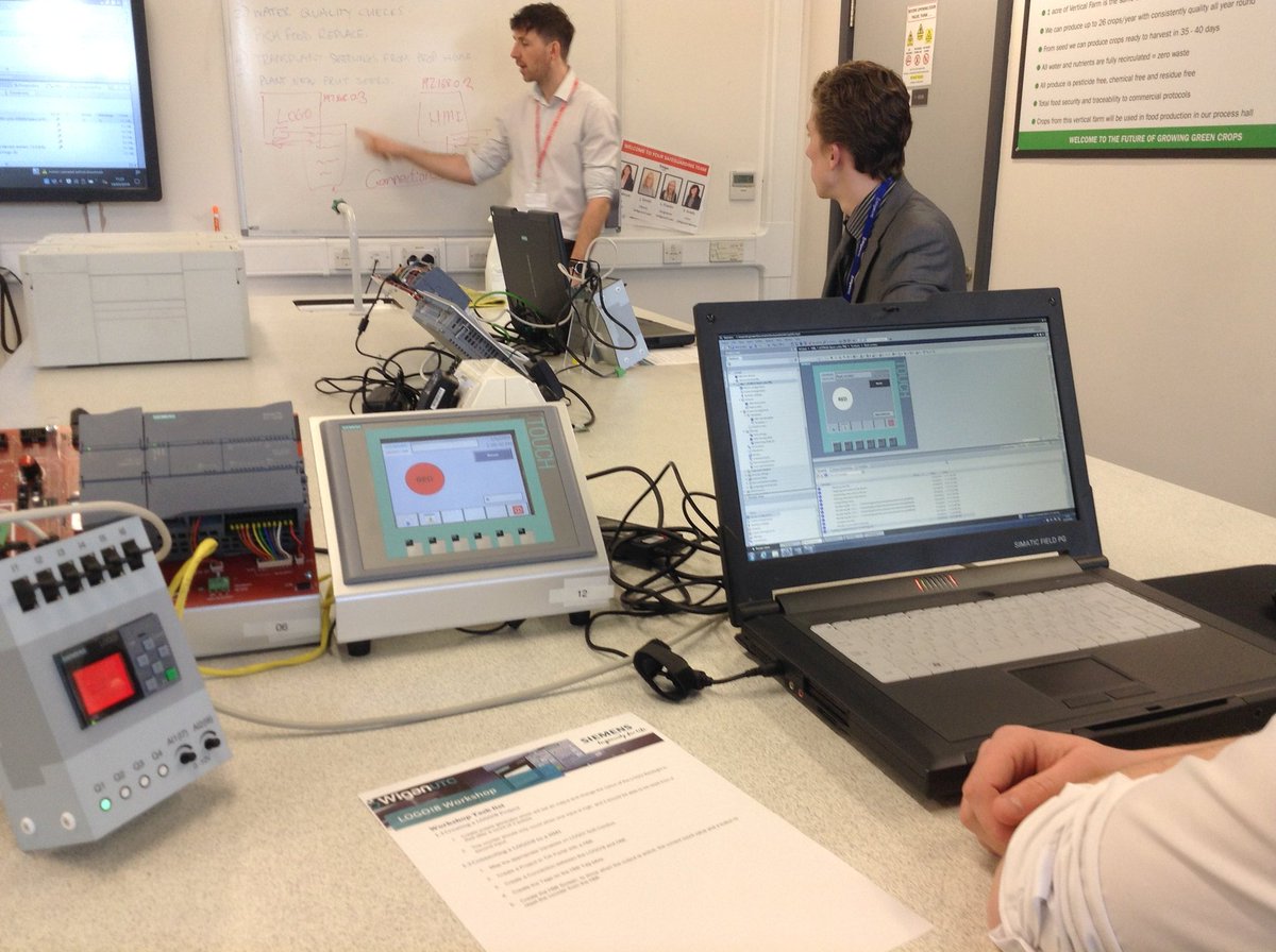 UTCWigan's tweet photo. Y13 students were involved in a session with our employer partner @Siemens today, programming traffic light systems.

We have a lab sponsored by Siemens where students learn about programmable logic controllers to gain #employabilityskills 

#college #Wigan #thinkutc #engineering https://t.co/0pdO3PeABe