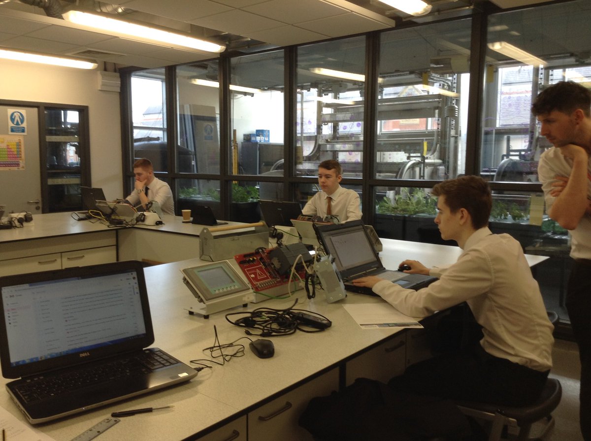 UTCWigan's tweet photo. Y13 students were involved in a session with our employer partner @Siemens today, programming traffic light systems.

We have a lab sponsored by Siemens where students learn about programmable logic controllers to gain #employabilityskills 

#college #Wigan #thinkutc #engineering https://t.co/0pdO3PeABe