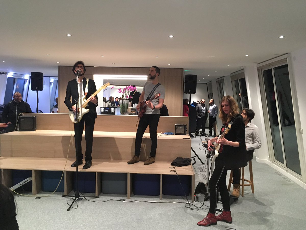 TalanRH's tweet photo. Soirée musicale ce soir 🎤 Nos Talan ont vraiment du talent 😊 Bravo à tout•e•s ! #TalanInside https://t.co/zbiZCMGix9