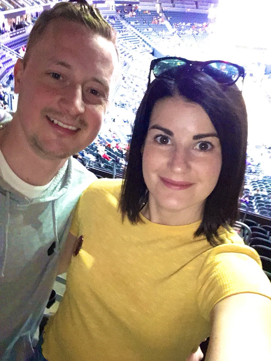 Amy_Brown_'s tweet photo. When you’re in Vegas and the #Pac12Hoops is in town, you go!! #USC vs #Washington https://t.co/gL4ANtf1ZZ