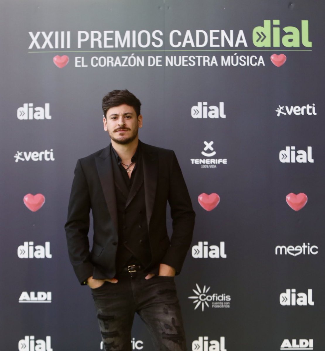 Seguimos echando un vistazo a los looks que nuestros artistas han elegido para los #PremiosDIAL 2019
¡Hemos fichado a @cepedaoficial ! 😍 #ElCorazonDeNuestraMusica