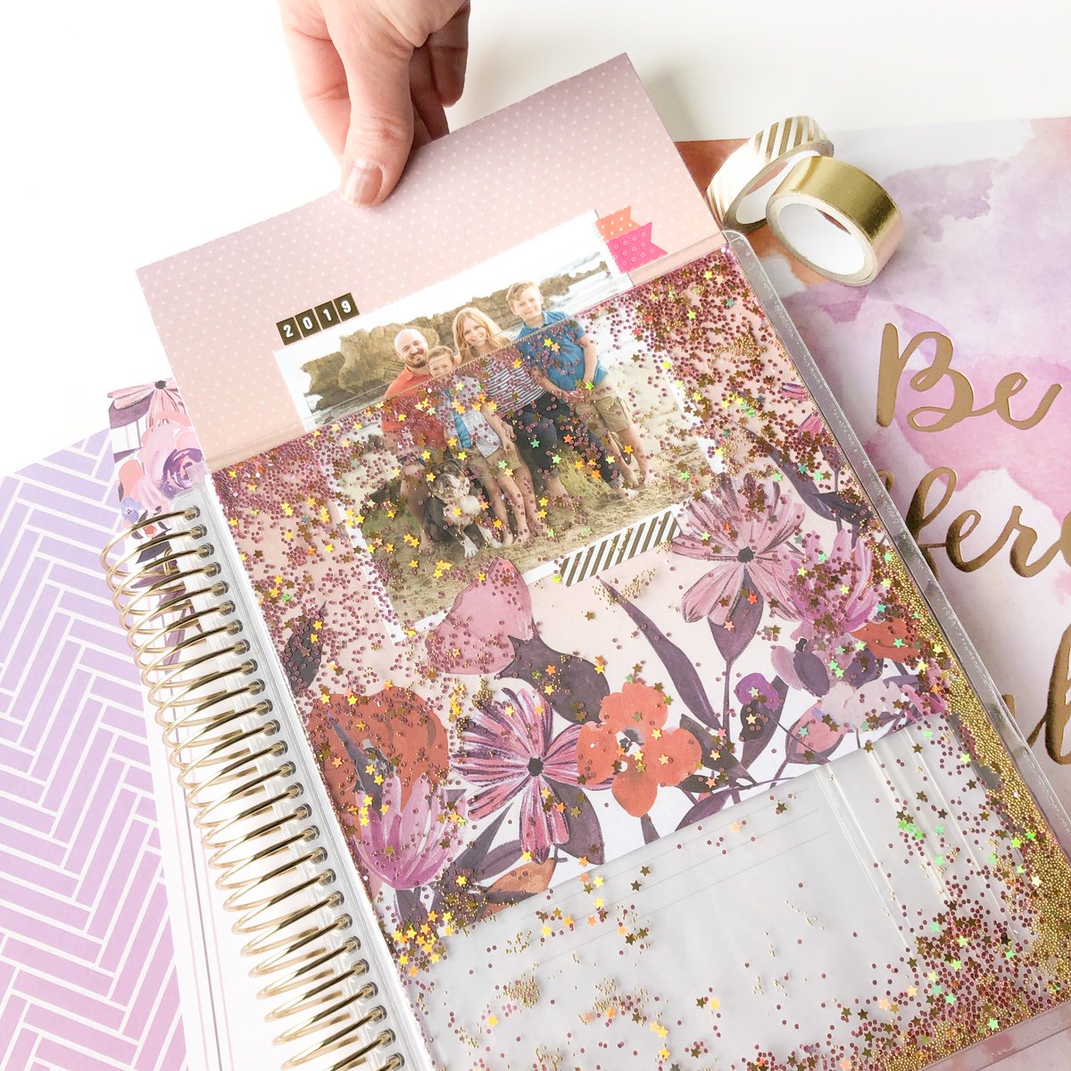 CraftSmithCo's tweet photo. We are in love with the customizable covers on the new #recollectionsplanner @michaelsstores! Now we can update our cover every season with our favorite paper pad prints and add photos! #planneraddict #michaels #michaelsstores #paperaddict #memorykeeping https://t.co/XkPOciFTM1