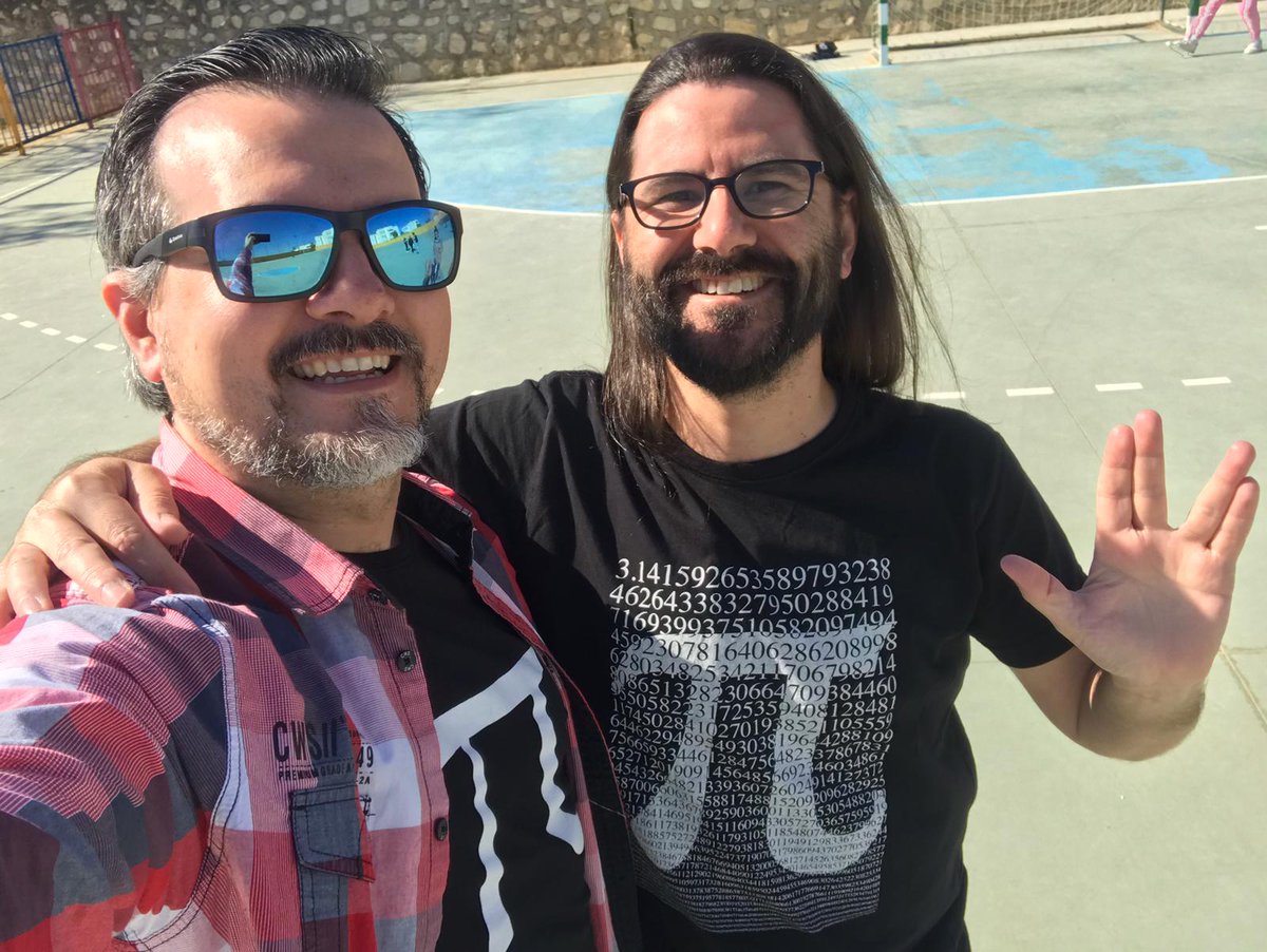 Thuban_Isesi's tweet photo. Cuando 2 visten π, nada es =
¿Verdad @biogeocarlos?
#SelfiePi #PiDay2019 #PiDaySpain #PiDay https://t.co/HGlsoZQVHh