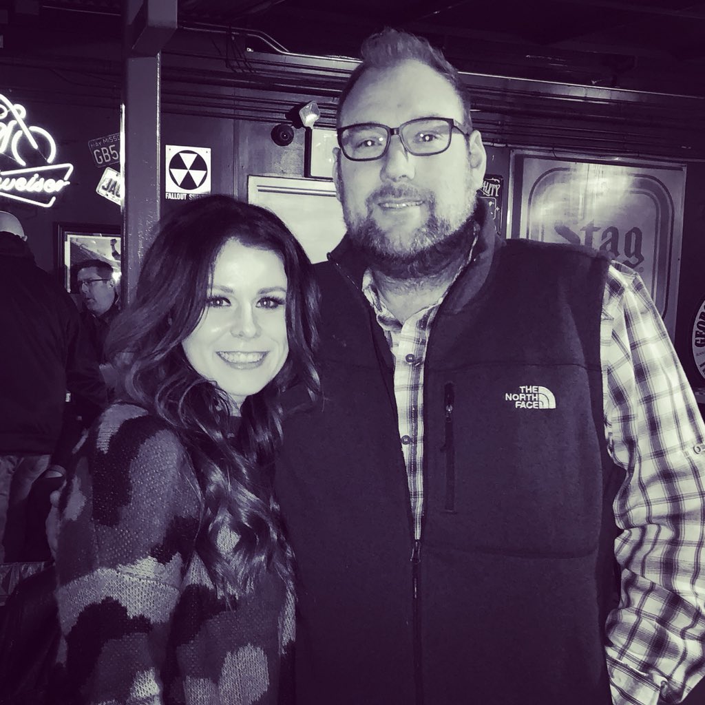 ShellieFields's tweet image. 5 years and going #thesedreams #HappyAnniversaryToUs