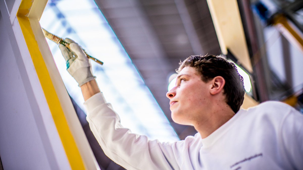 rocvantwente's tweet photo. De eerste dag van #STF19 zit erop! 💪 Morgen leggen alle CNC frezer &amp; draaiers, lassers, schilders en tegelzetters de laatste hand aan hun opdrachten 🛠️ 17u prijsuitreiking. Kom langs! 🤗 #ditismbo #vakmanschap #twente #techniek #bouw #talent #trots @WorldSkillsNL https://t.co/zae4rKLp51