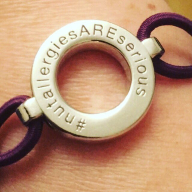 angilou_72's tweet photo. Because #nutallergiesAREserious Beautiful! Thank you to @amymaytrust #nutban #anaphylaxis #nutallergy https://t.co/6XN4thUpWb