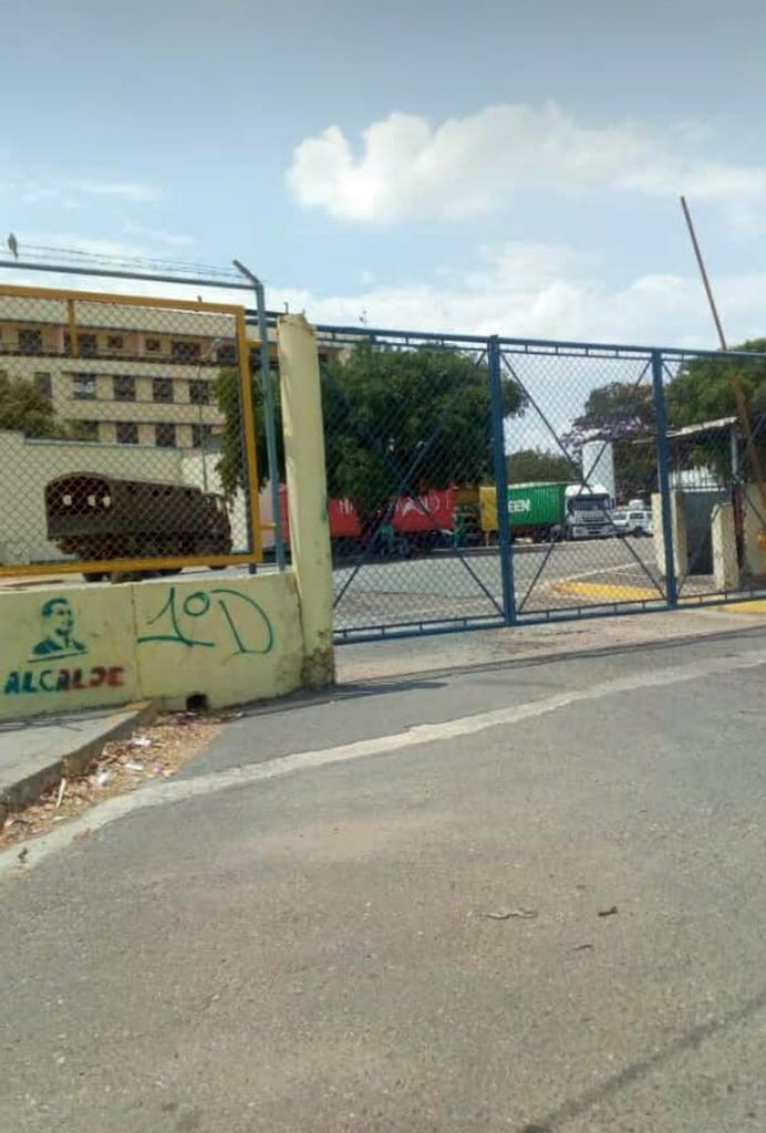 HenriFalconLara's tweet photo. Escogen el #HCUAMP porque es de los pocos en el territorio nacional que presenta obras modernas, que no podrán funcionar sin inversión, dotación permanente y un presupuesto justo. La #CrisisHumanitaria en #Venezuela  es un hecho y se evidencia en cada centro de salud. https://t.co/uj3SJhFch5