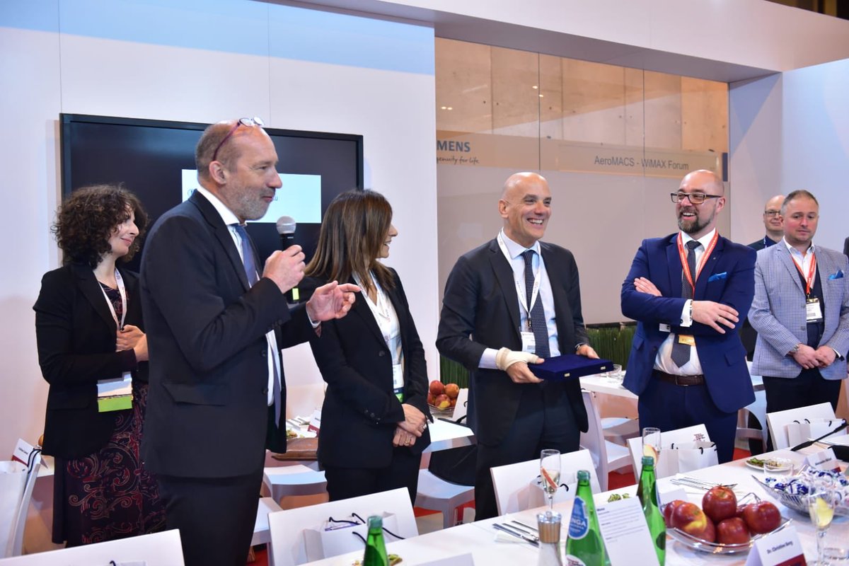 alliance_a6's tweet image. 🌌 Thank you @PANSA_PL for hosting the @alliance_a6 meeting at @WorldATM_now #WorldATM. Strengthening collaboration on Single European Sky 🇪🇺🤝 

Congrats Iacopo Prissinotti on your new role as @eurocontrol Network Manager Director 👏