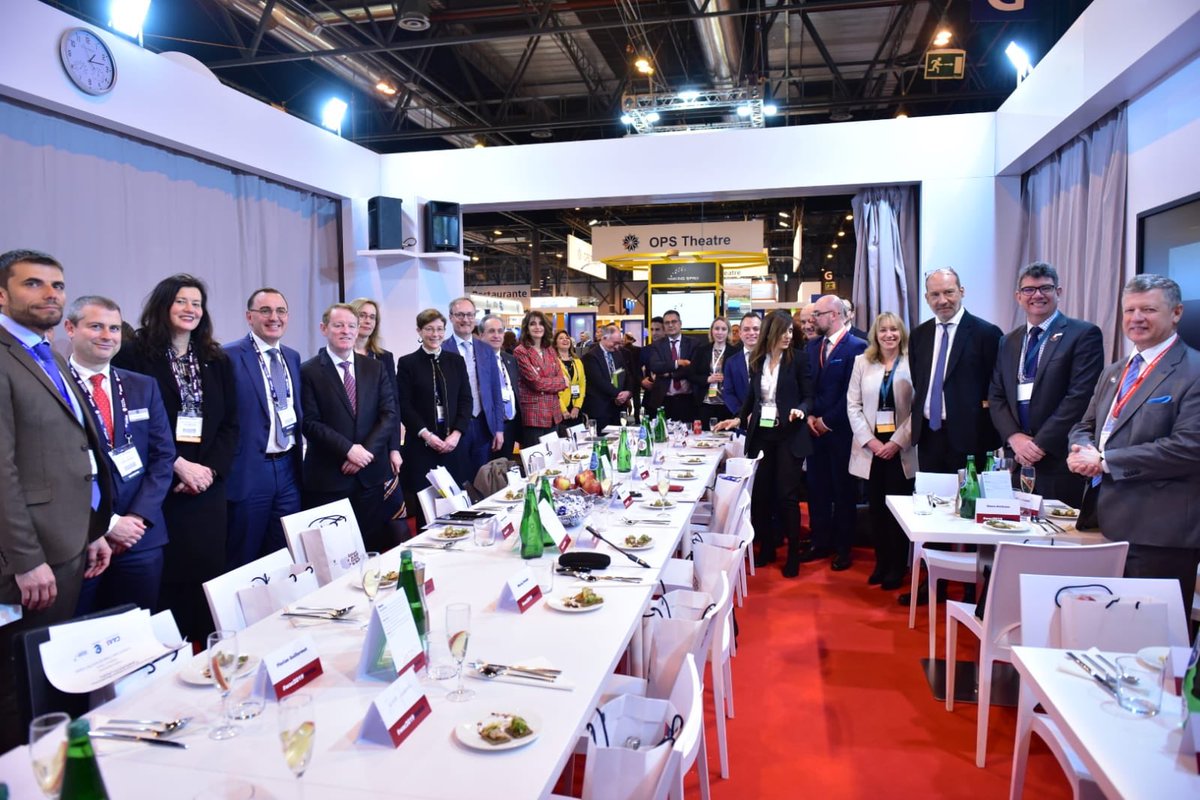 alliance_a6's tweet image. 🌌 Thank you @PANSA_PL for hosting the @alliance_a6 meeting at @WorldATM_now #WorldATM. Strengthening collaboration on Single European Sky 🇪🇺🤝 

Congrats Iacopo Prissinotti on your new role as @eurocontrol Network Manager Director 👏