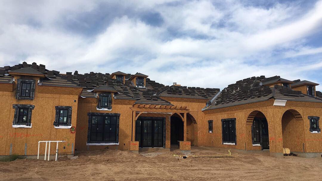 integrity_lux's tweet photo. Check out one of our current projects, a #modernfrench farm to be completed this summer! Featuring a #gatedentry, #portecochere and 5 car garage!🏡
•
#frenchfarmhouse #frenchcolonial #urbanfarmhouse #modernfarmhousestyle #farmhousedesign #farmhousesigns #farmhousehome https://t.co/flX43hjmut