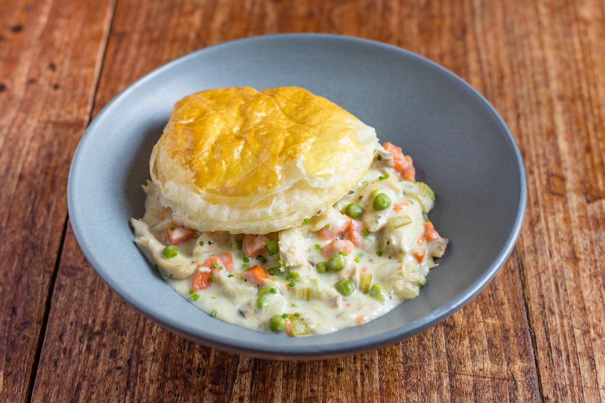 HuntersHeadTav's tweet photo. Pi Day doesn’t have to be just about fruit pies! Join us this evening for a hearty serving of our classic Ayrshire Farm Chicken pot pie, or Shepherd’s pie. #piday #piday2019 #chickenpotpie #shepherdspie #dcfoodie #novafoodie #piesofig https://t.co/WcvyoZsF8D
