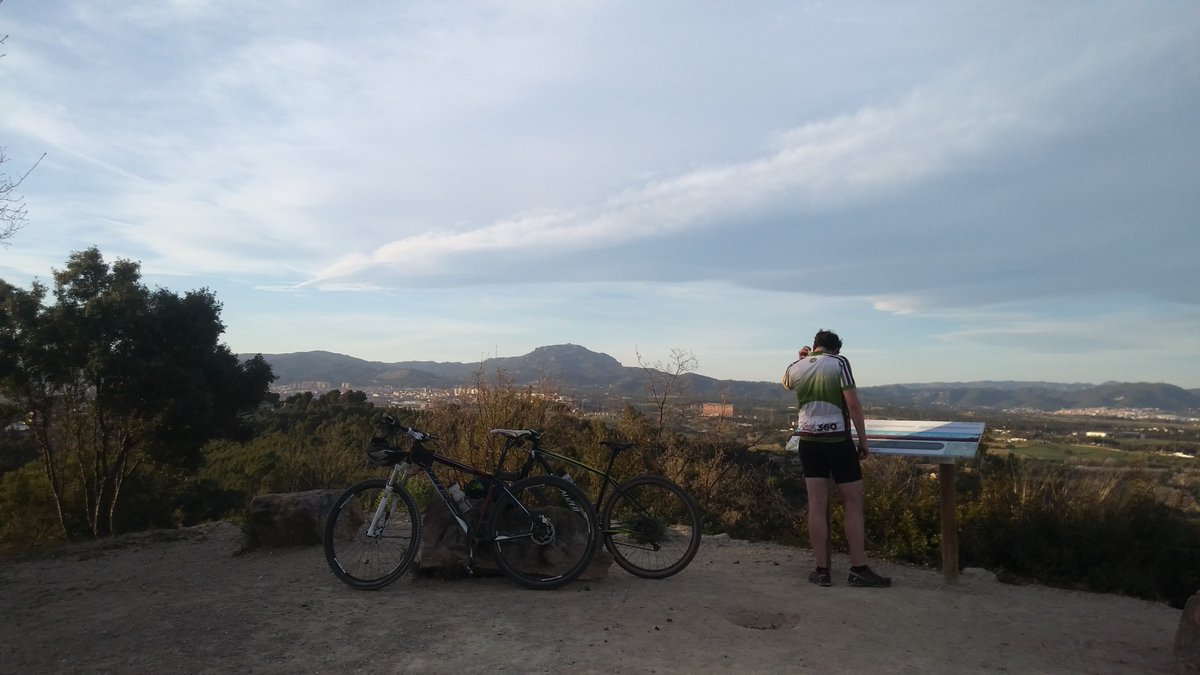 mkcosbtt's tweet photo. Tornen les millors tardes de la setmana!
#tarda10mkcos #setenatemporada #likeasimi
#SantQuirzedelVallès #SerradeGalliners #VallèsOccidental #Catalunya #btt #bike #mountain #mountainbike https://t.co/RhoGK5pAUH