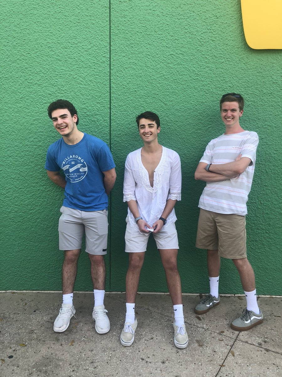WALLCLASSOF2019's tweet photo. Having fun waiting for the bus! #dontloseabetindisney #classof2019bestdressed https://t.co/PGVFLY2qPw