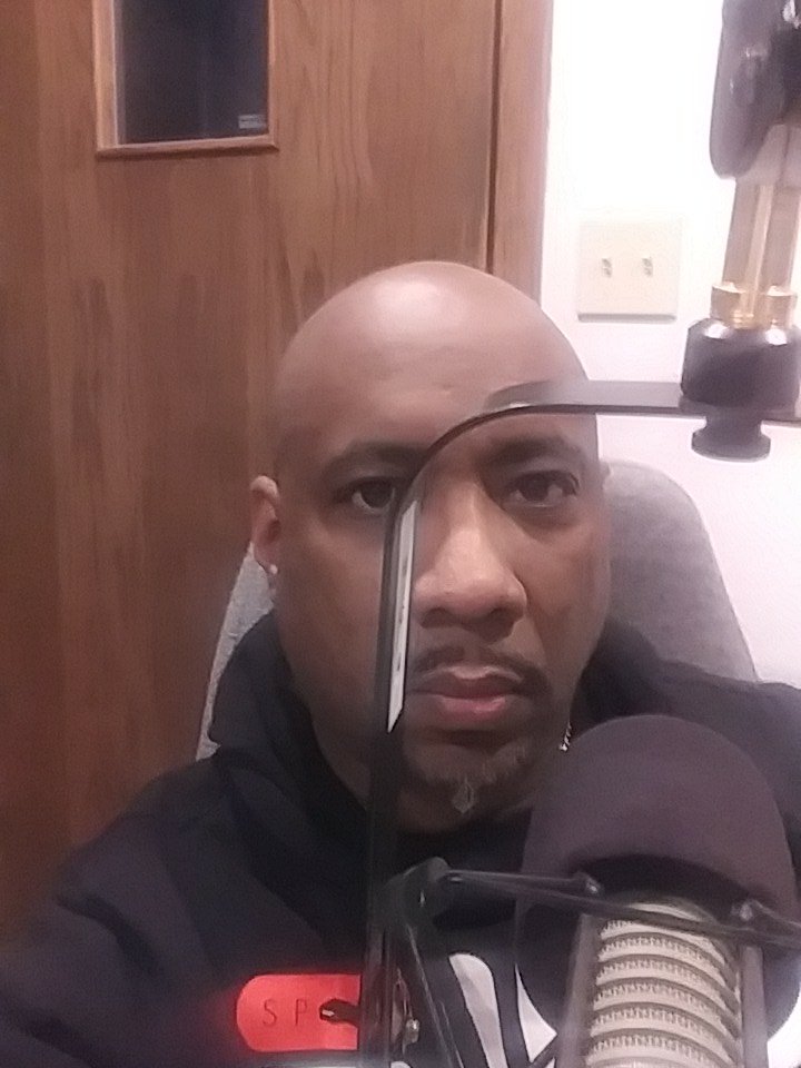 MisterExumJr's tweet photo. My office today.  KCME 88.7 FM Classical Cultural Cool 
#springmembershipdrive https://t.co/L2SYMOCvjb