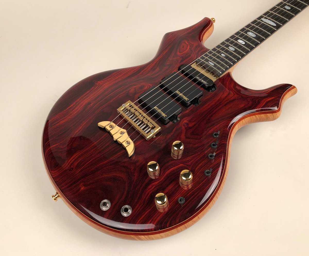 muerdekeroyo's tweet photo. Alembic Jerry Garcia #guitar https://t.co/73dnfbiROn