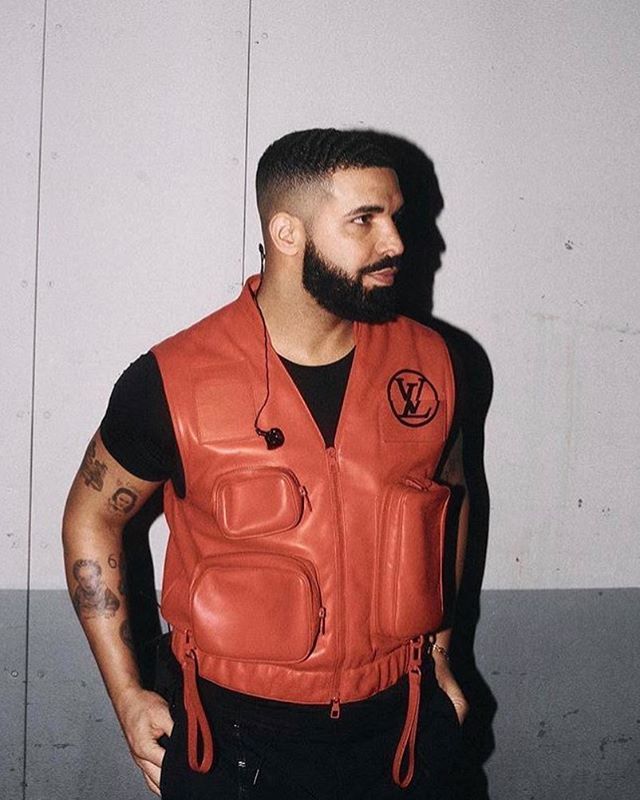 Blacksnobiety on X: “LV PAPI” IN #PARIS • @champagnepapi @louisvuitton • # Drake backstage at his #Paris show wearing a red colored leather # LouisVuitton vest by #VirgilAbloh. Photo #antsoulo • #blacksnobiety #drake # louisvuitto