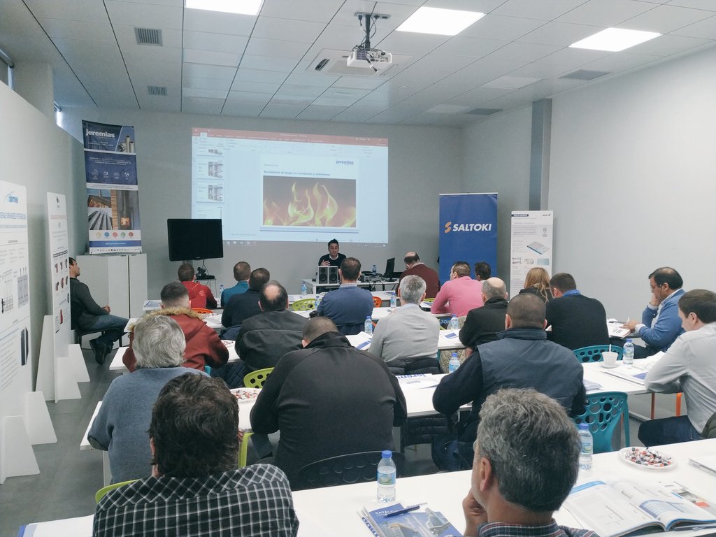 ComercUrrutia's tweet photo. Gran asistencia a las jornadas de formación #saltokiasturias  @jeremiaschimney https://t.co/LqshOO9dtb