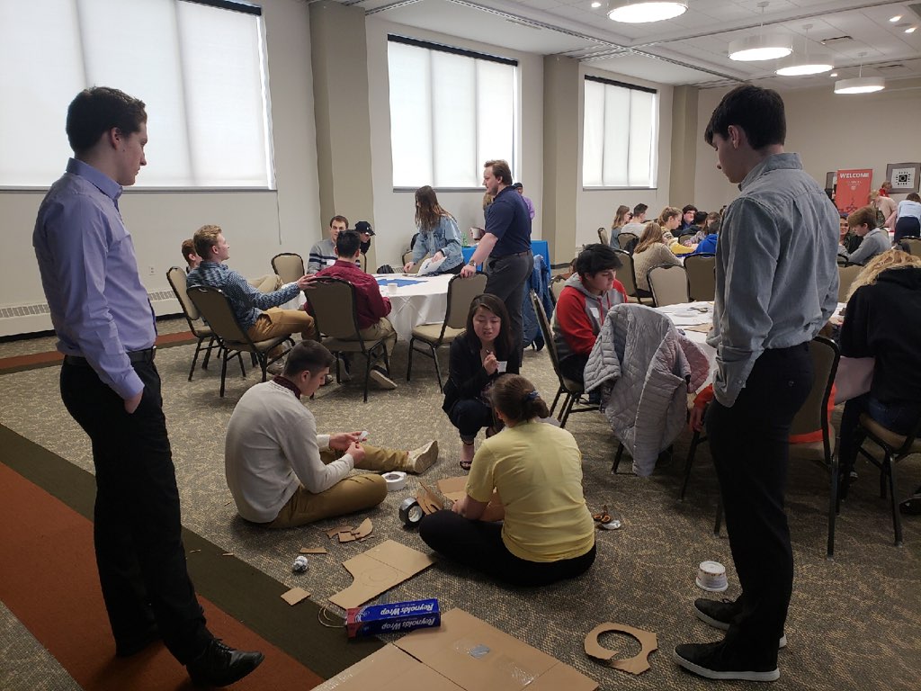 WCBizAlliance's tweet photo. 100+ Waukesha County students learned about economic & financial literacy & entrepreneurship at Mini Business World. Students created their own co's & competed in a shark-tank style competition #WIBusWorld #wcbizedpartner @WisconsinMC @CarrollU Read more: https://t.co/P8dwsMYsSd https://t.co/5MoETW9VZF