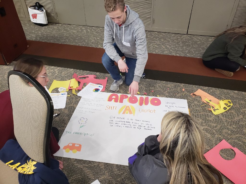 WCBizAlliance's tweet photo. 100+ Waukesha County students learned about economic & financial literacy & entrepreneurship at Mini Business World. Students created their own co's & competed in a shark-tank style competition #WIBusWorld #wcbizedpartner @WisconsinMC @CarrollU Read more: https://t.co/P8dwsMYsSd https://t.co/5MoETW9VZF