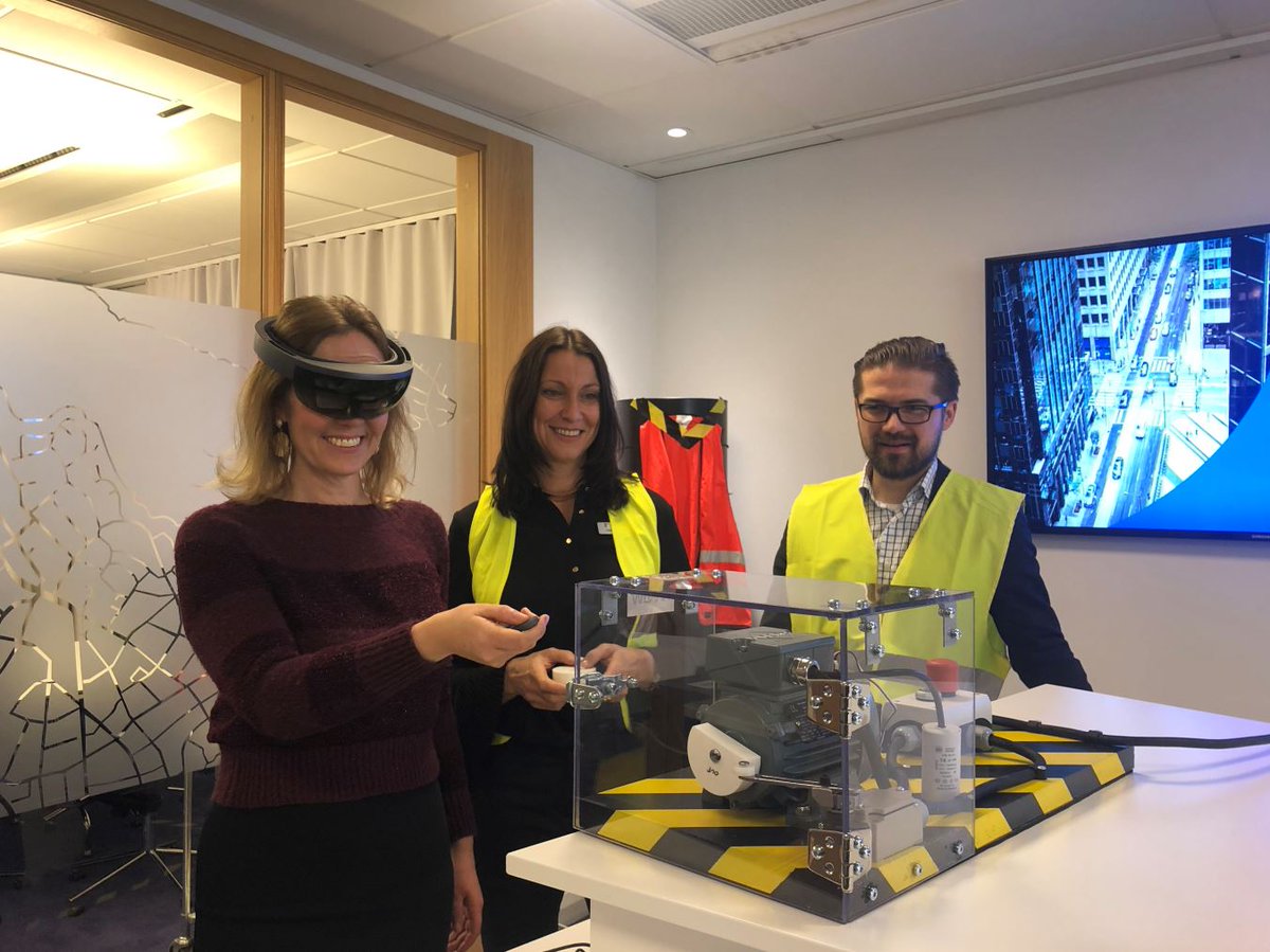 TreutigerT's tweet photo. Love Microsoft HoloLens - testing some cool solutions using HoloLens #MicrosoftPivot. Thank you to my brilliant colleagues Helena Fuchs and
Max Knutsson for “HoloLensing” me. https://t.co/0dCdLfkhY0