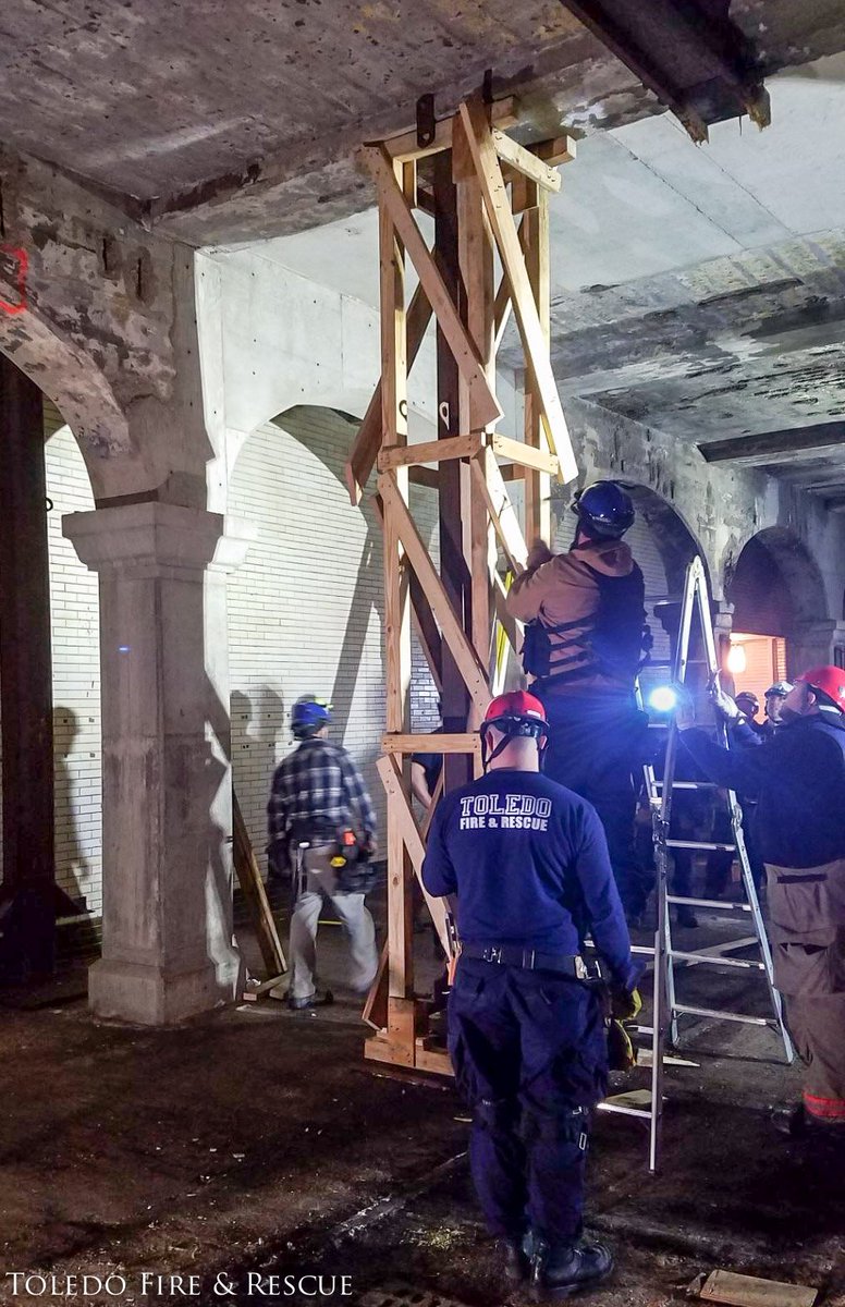 ToledoFire's tweet photo. Pvt Jamie Morelock & Pvt Jake Hoffman participated today in joint training with Ohio USAR Region 2 members working through structural collapse scenarios. Lessons learned will be brought back to our Technical Rescue team. #toledofire #specialops #USARtraining https://t.co/wL1fint30E
