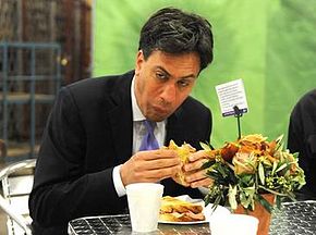 dannywallace's tweet photo. Chaos... CHAOS... CHAAAAAAOOOOSSSS!

#brexit @EdMilliband #comebackEd https://t.co/MJ1WuLEgiI