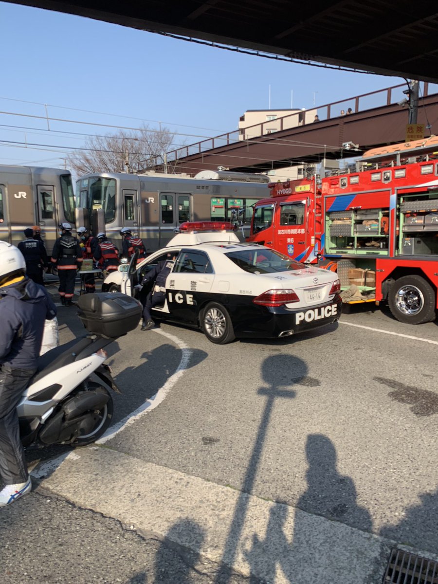 JR神戸線の土山駅付近の踏切で人身事故の現場画像