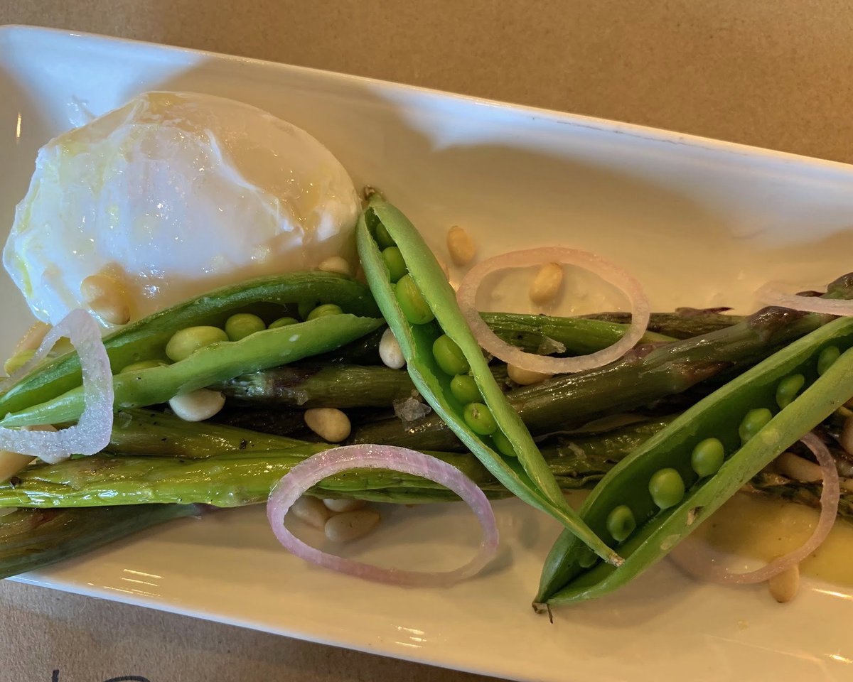 Is the Facebook and Insta blackout giving you major #fomo vibes?! Well, we still have two seats available at our 👩🏻‍🍳 Chef’s Tasting Menu tonight, so that one less thing to miss out on today! 🍷 
.
.
.
.
#vanillamore #sweetsavorysocial #tastingmenu #winetime